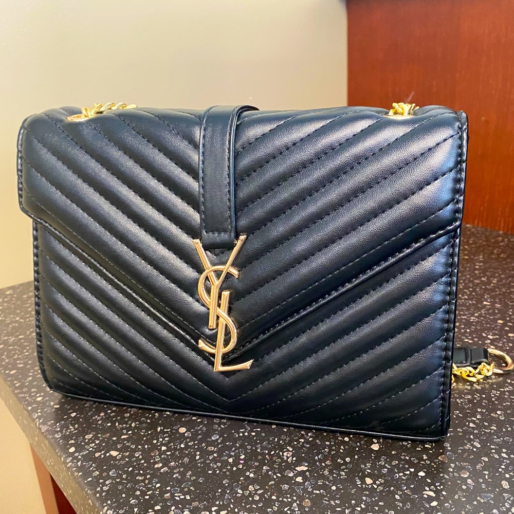 Black snap close crossbody/purse